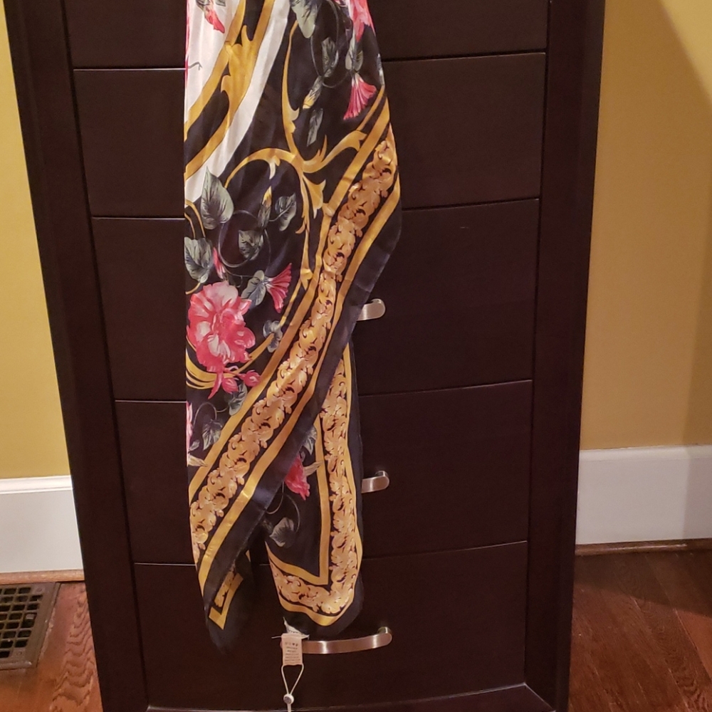 Scarf - Picture 2 of 6